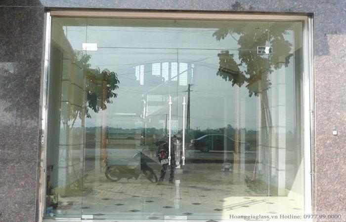 Cửa kính thủy lực 5 tấm sang trọng, cực bền Cửa kính thủy lực 5 tấm Hoàng Gia Glass thi công