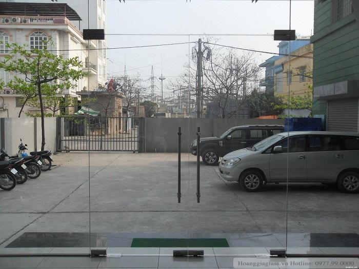 Cửa kính thủy lực 5 tấm sang trọng, cực bền Cửa kính thủy lực 5 tấm – hoanggiaglass.vn