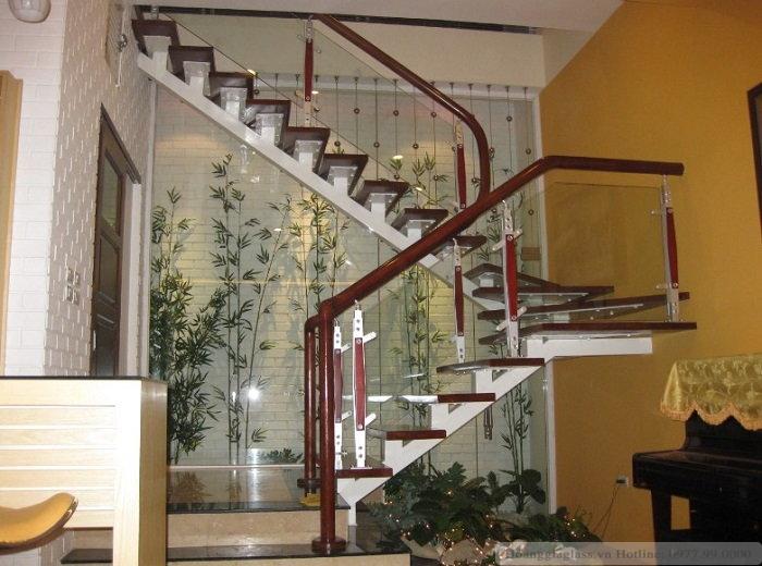 Lan can cầu thanh kính sử dụng trụ cao đẹp, chắc chắn