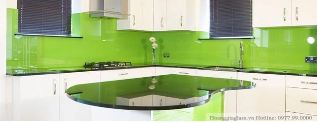 Địa chỉ lắp kính ốp bếp màu xanh non tại Hà Nội Kính ốp bếp màu xanh non trong một không gian bếp hiện đại
