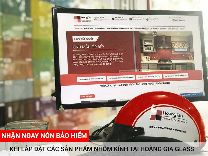 Tặng mũ bảo hiểm khi lắp đặt sản phẩm kính và nhôm hệ