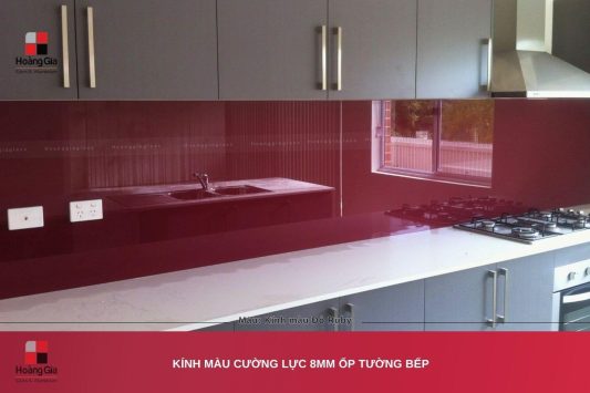 Kính ốp bếp màu Đỏ ruby Kính ốp bếp màu Đỏ ruby - Ảnh 2