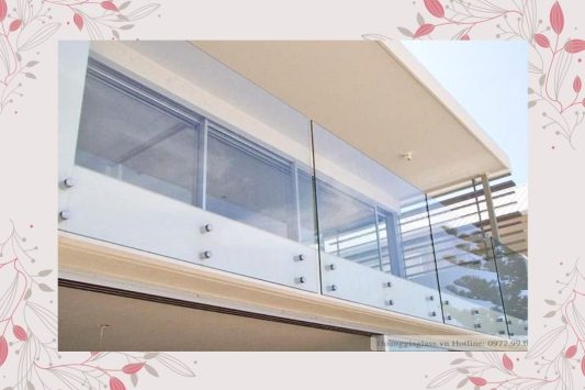 Ban công kính ngoài trời đẹp